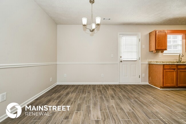 Photo - 709 Trickle Ln