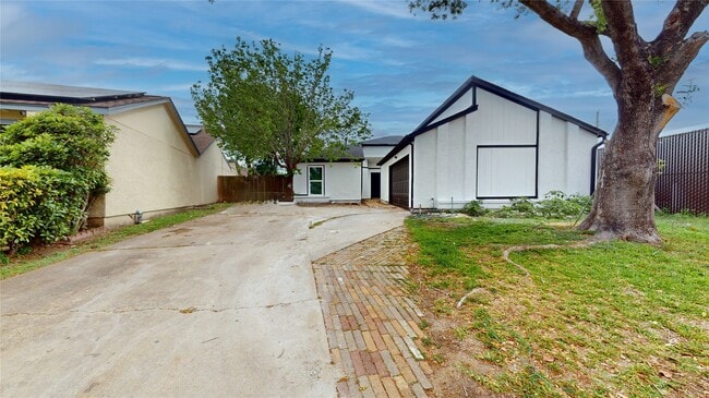 Building Photo - 7415 Alcomita Dr
