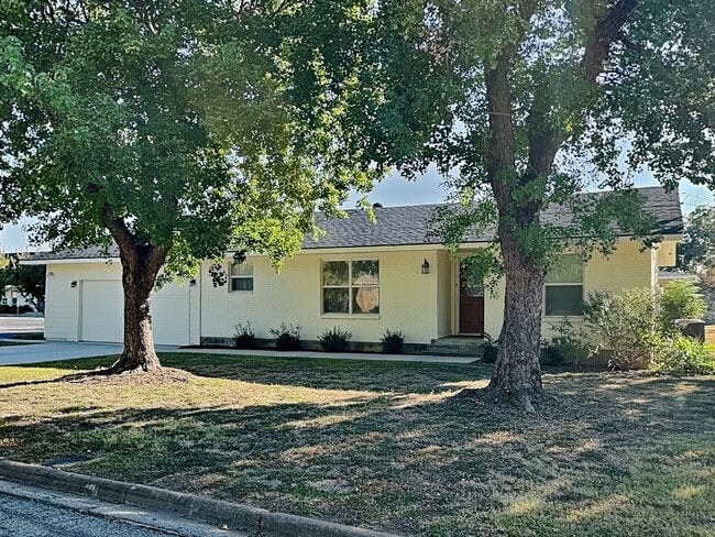 Building Photo - Charming Brick Home in the Heart of Richland Hills – Birdville ISD