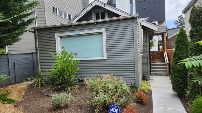 Photo - 4708 Midvale Ave N Unit Room 1