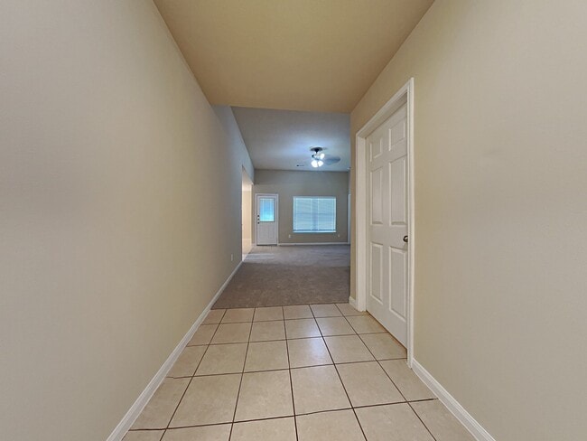 Photo - 923 Marigold Rd