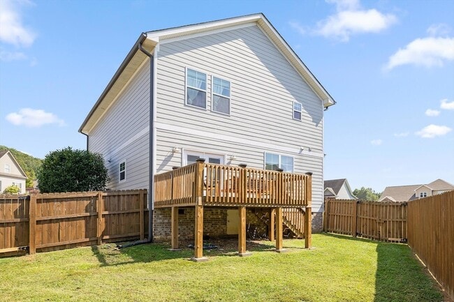 Photo - 718 Windrush Loop