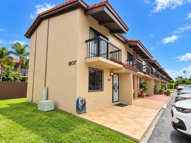 1807 SW 107th Ave