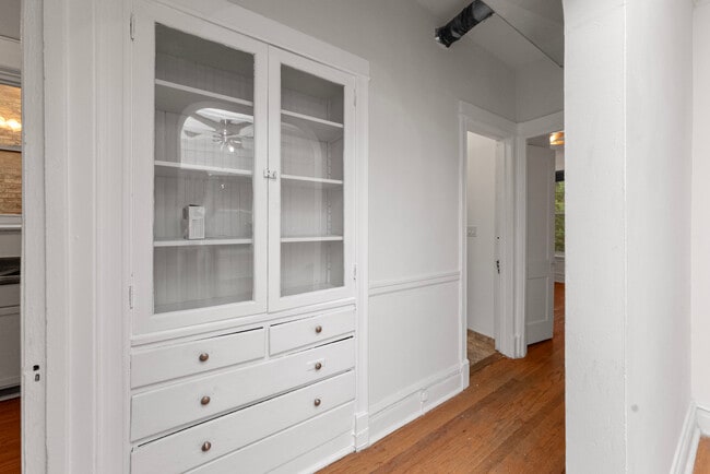 Photo - 1353 W Catalpa Ave Unit 2