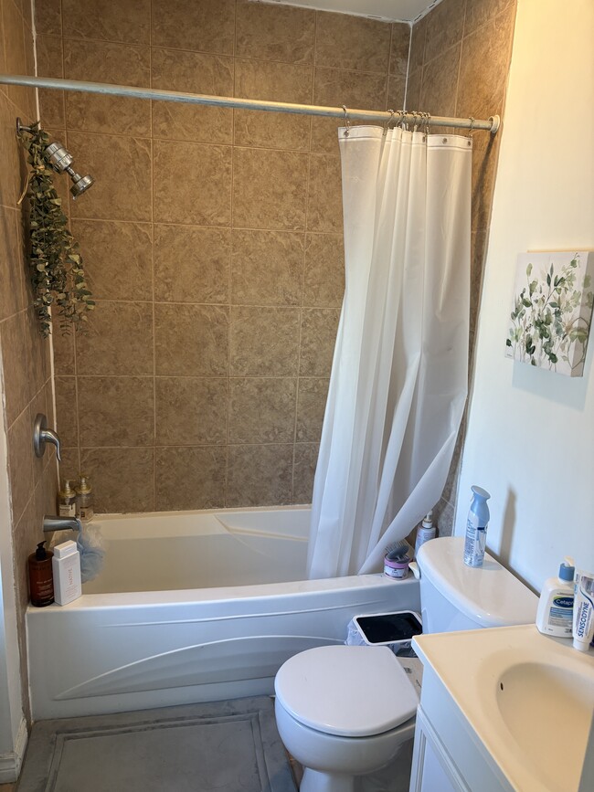 Photo - 1124 Main St W Unit 7