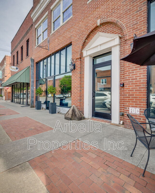 Photo - 116 E Market St Unit Apt 4