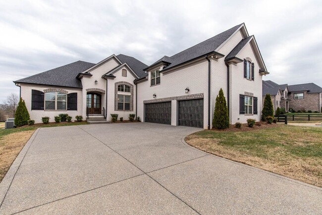 Stunning brick home with detailed accents! - Stunning brick home with detailed accents!