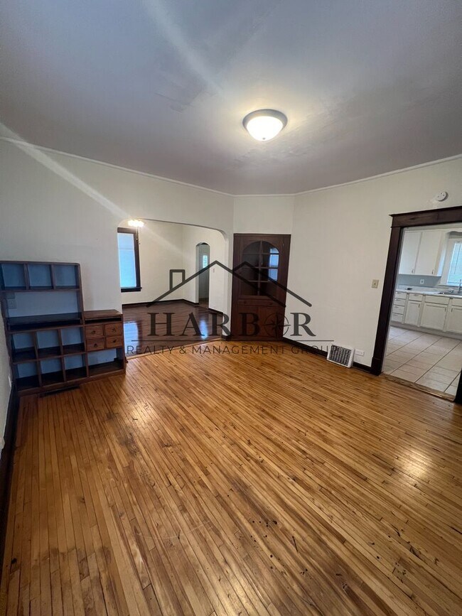 Photo - 1/2 off first full month of rent!