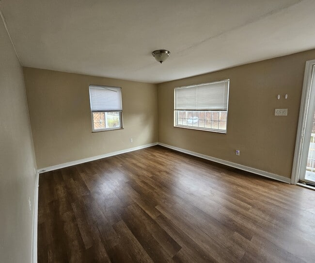 Photo - 855 Hamil Rd