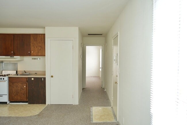 Photo - One Bedroom Available at Arlington Court