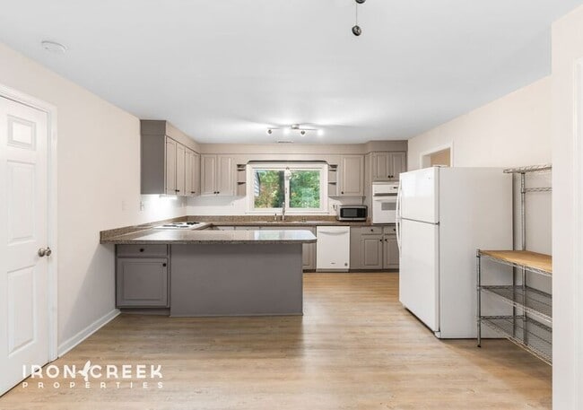 Photo - 307 Northeast Ave