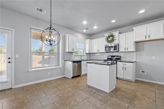 170 Kingfisher Ln