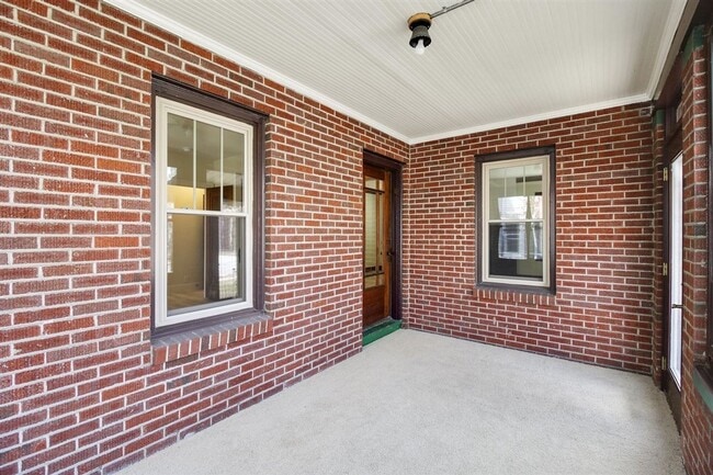 Photo - 5 bed, 3 bath updated home on Campus - AVAILABLE AUGUST 2026