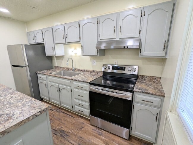 Photo - 2 Bedroom 1 Bathroom Right Side Duplex (Brookline)