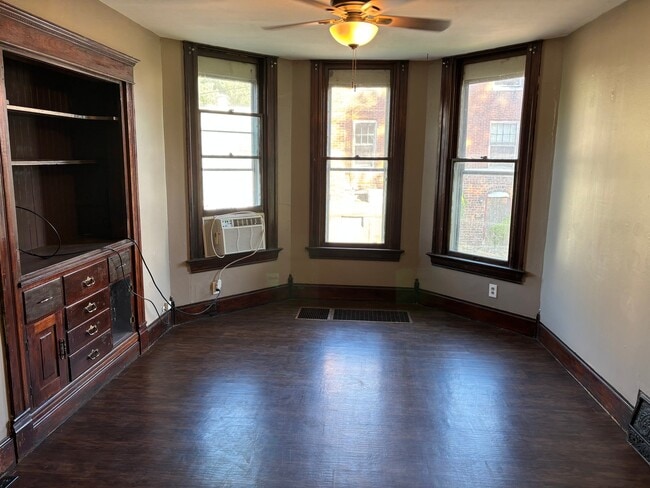 Photo - 600 N Main St Unidad B