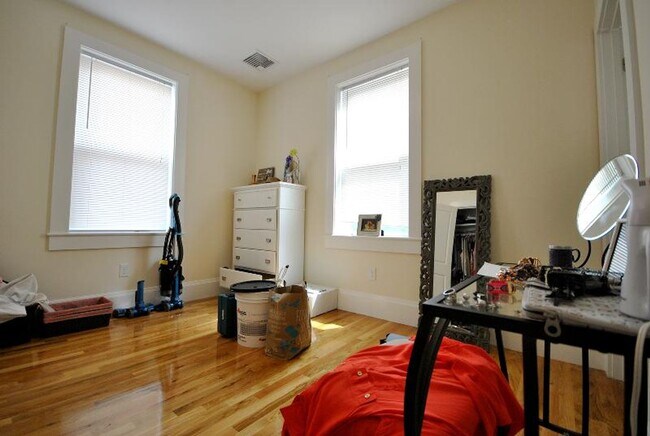 2 Larose Pl