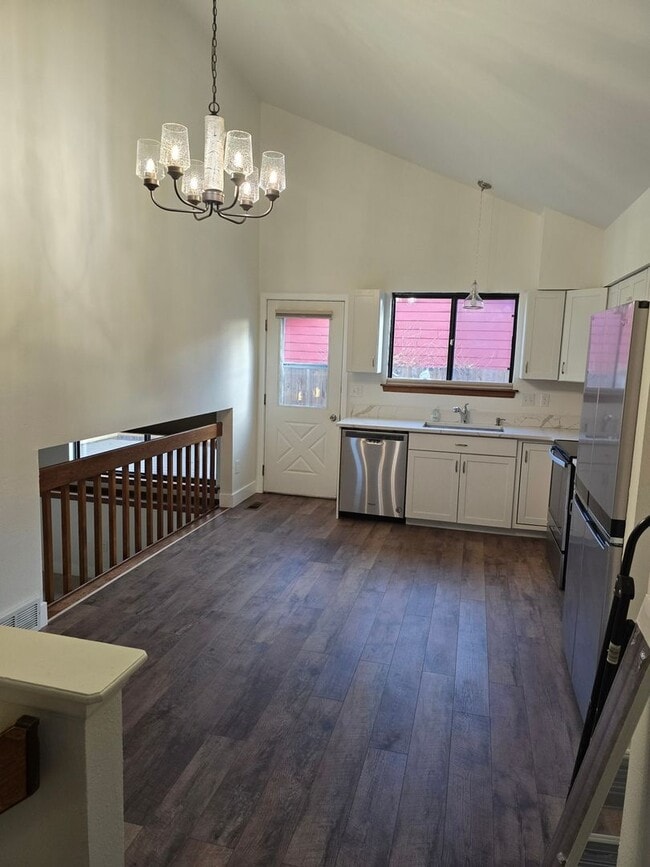 Photo - 443 Lincoln Cir