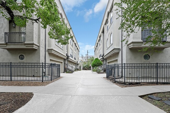 Photo - 2414 Dorrington St Unit A