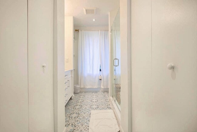Photo - 1321 I St NE