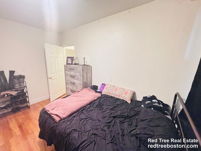 32 Edgerly Rd Unit 1