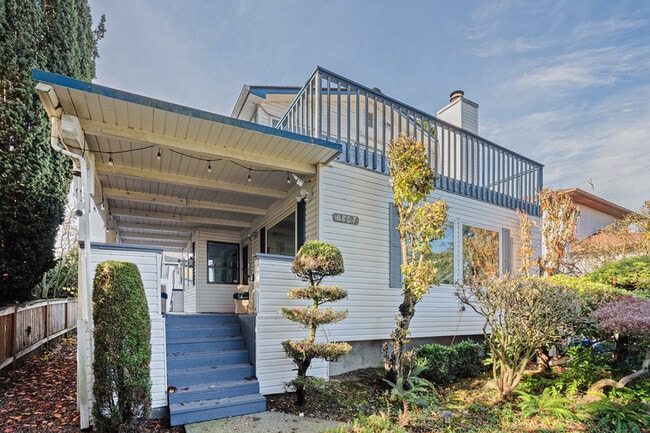 Photo - 6807 Aurora Ave N