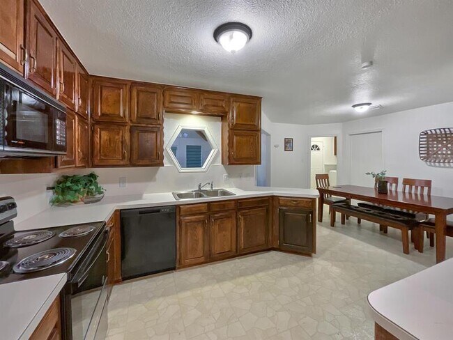 Photo - 2609 Valparaiso Trail