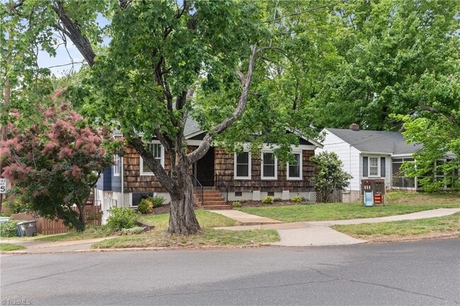Photo - 2083 Elizabeth Ave