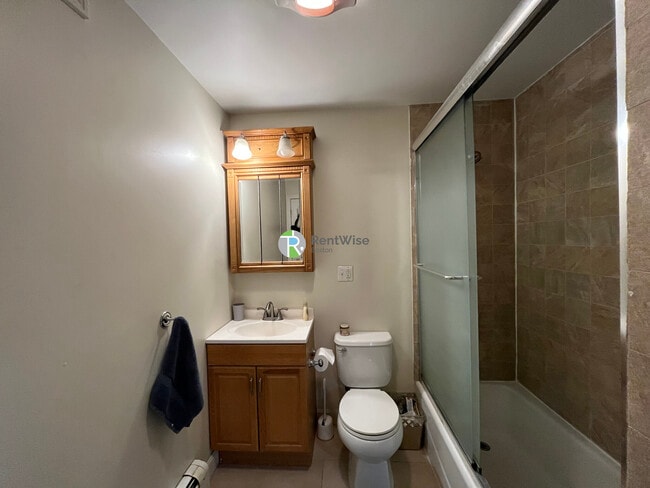 Building Photo - 18 Euston St Unit 1