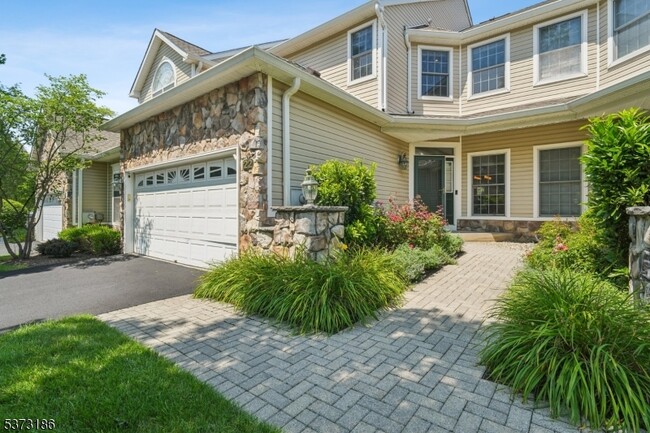 Photo - 22 Pebble Beach Dr Townhome