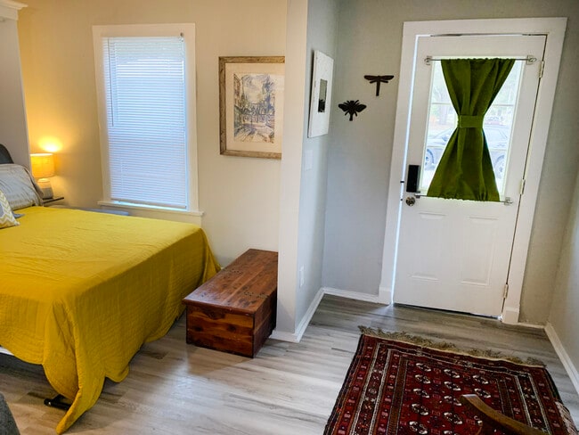 Photo - 2716 18th St N