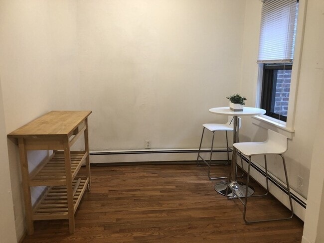 Photo - 176 W Sixth St Unit 2