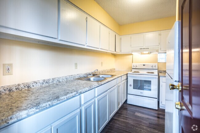 Photo - Charter Oak Apartments and Townhomes