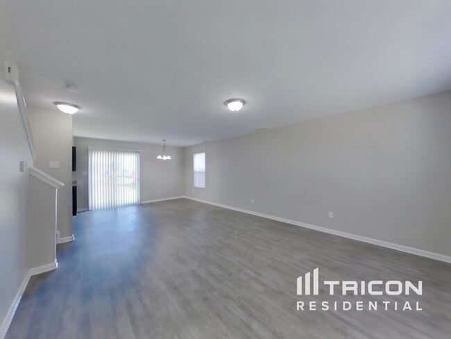 Photo - 2887 Beethoven Ave