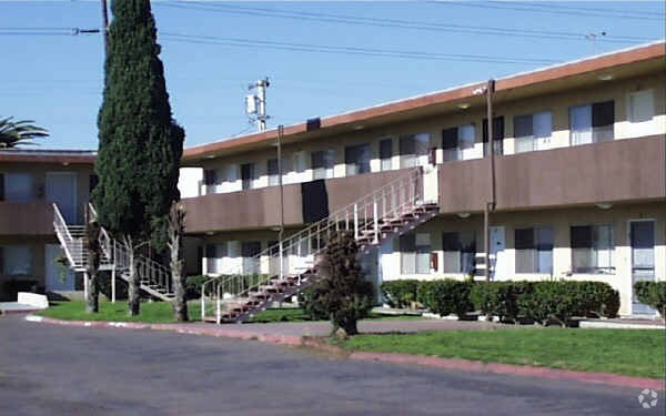 Photo - 576 Flower St