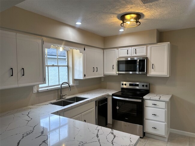 Photo - 10902 Bob White Dr