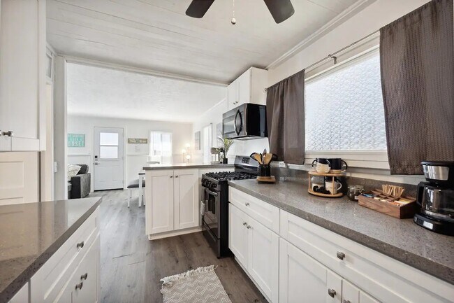 Photo - 2140 Reed Ave