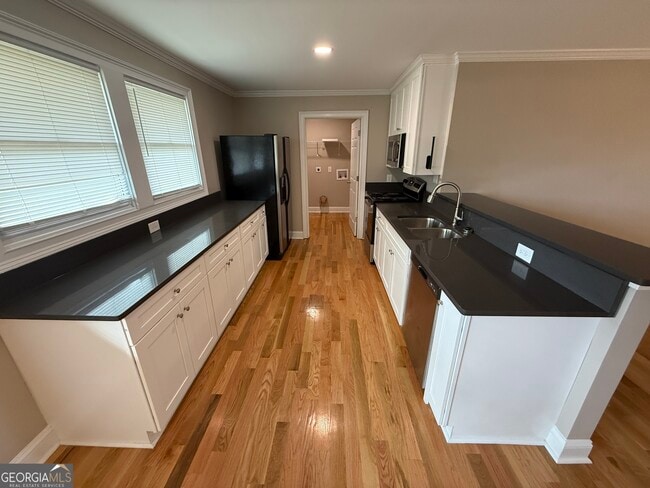 Photo - 657 Athens St