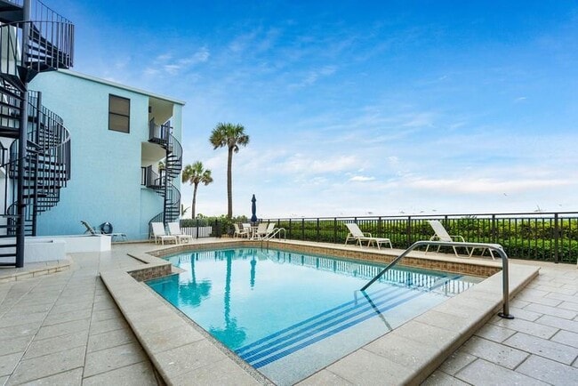 Photo - 550 NE 21st Ave