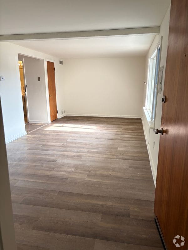 Building Photo - 19 California Dr Rental