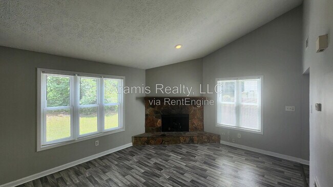 Photo - 5566 Windwood Rd