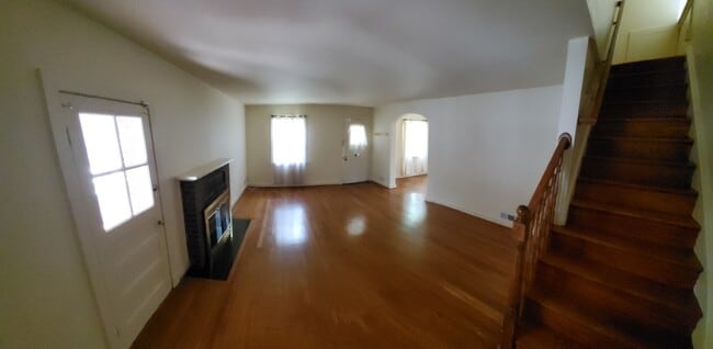LR panoramic - 1605 N Stafford St