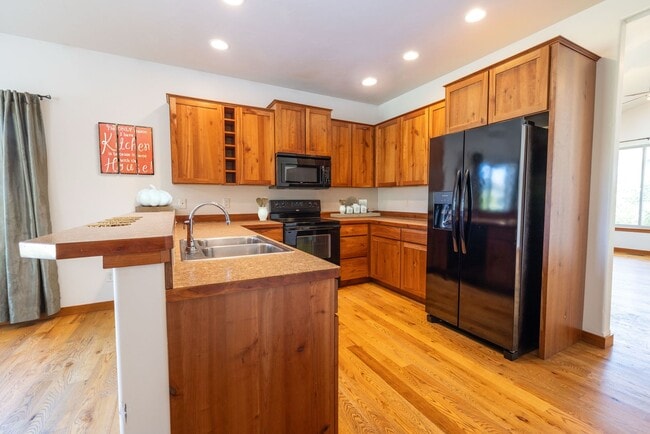 Photo - 3 Bed 2 Bath Single Home with wood floors and fireplace