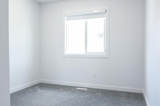 Photo - 6548-65175 175 Ave NW