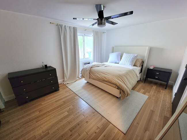 Photo - 645 Robbins Ave