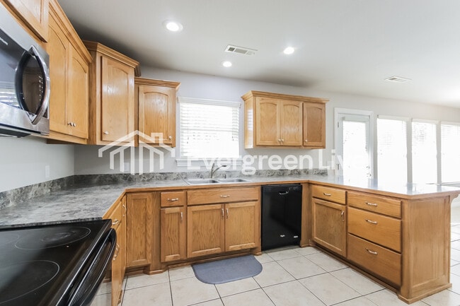 Photo - 308 S Ozark St