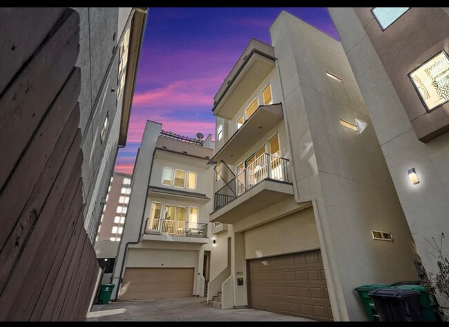 2312 - 2312 Camden Dr Townhome