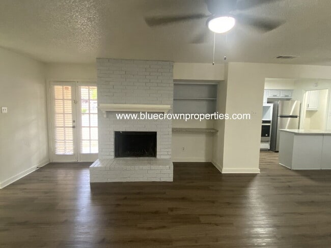 Photo - 1916 Spindletop Dr