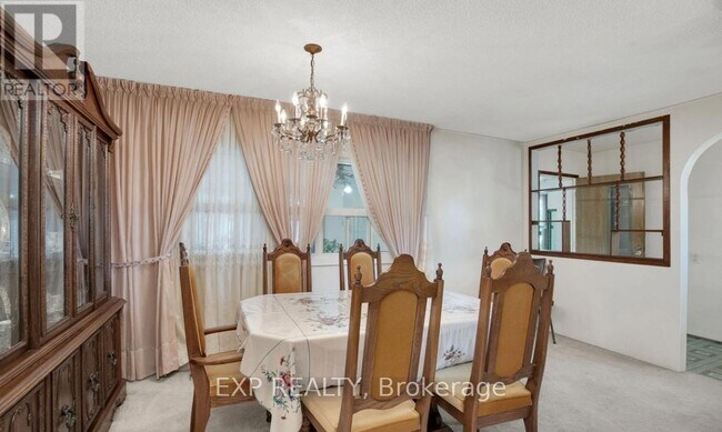 Photo - 33 Lakeland Crescent