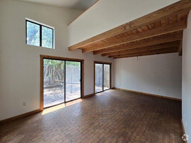 Building Photo - 808 Agua Fria St Rental