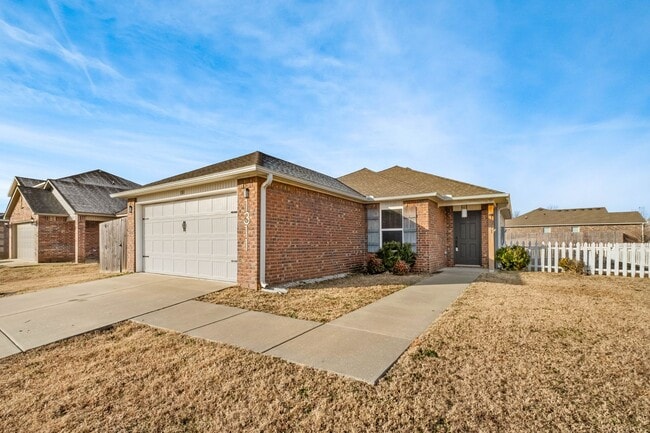 Building Photo - Fayetteville home | Near U of A